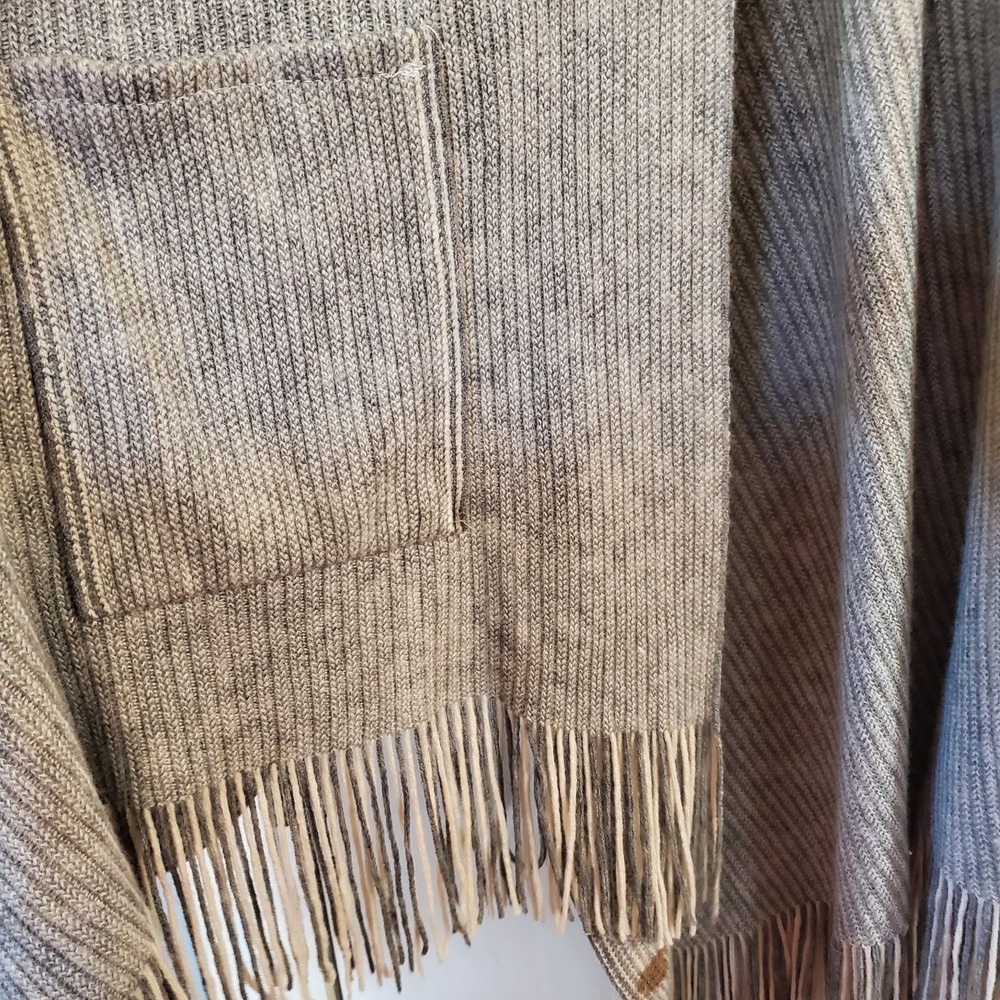 Steve Madden OS Womens Shawl Gray Ivory Herringbone Weave Fringe Pocket Poncho - Picture 9 of 11